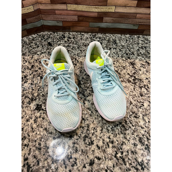 Nike Tanjun Sneakers, size 9.5 - Picture 2 of 6